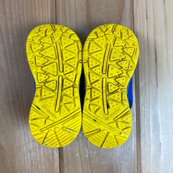 Columbia Kids Pull On Sneakers/Water Shoes - Picture 2 of 4